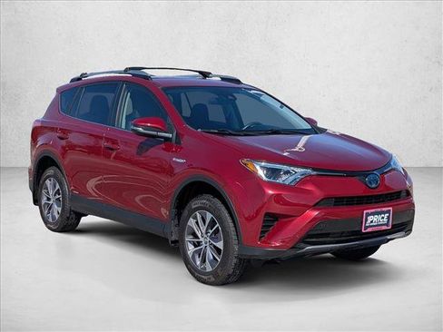 Used 2018 Toyota RAV4 LE image 3