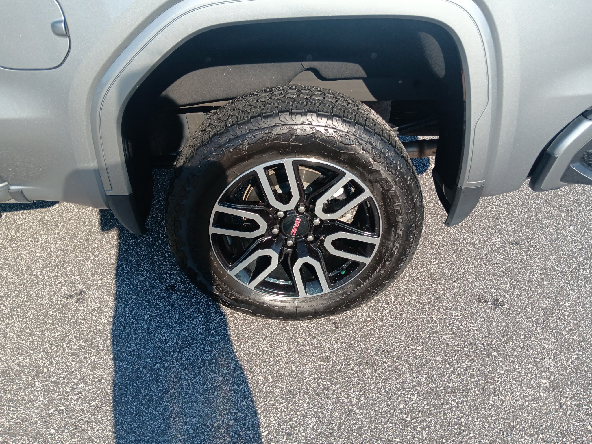 Used 2025 GMC Sierra 1500 AT4 w/ AT4 Premium Package AWD/4WD image 4