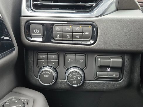 New 2026 GMC Yukon Elevation w/ Elevation Premium Package AWD/4WD image 18