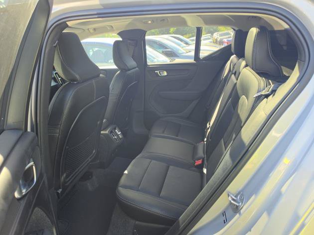 Used 2025 Volvo XC40 B5 Plus AWD/4WD image 6