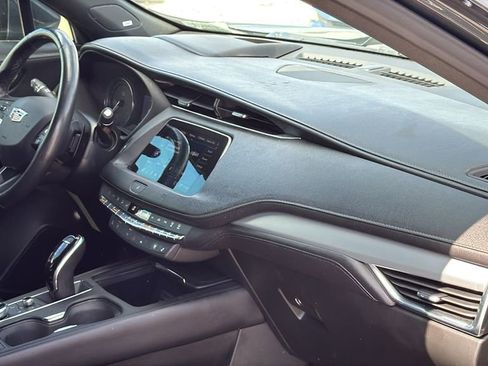 Used 2021 Cadillac XT4 Premium Luxury FWD image 30