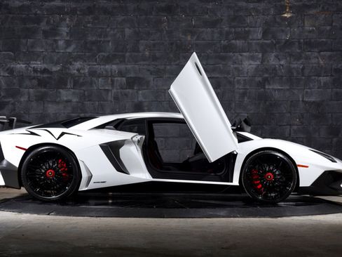 Used 2016 Lamborghini Aventador LP 750-4 Superveloce image 21