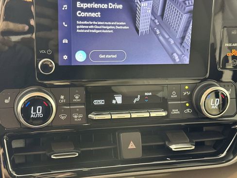 Used 2023 Toyota Highlander XLE image 17