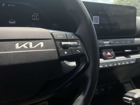 Used 2025 Kia K4 FWD image 26