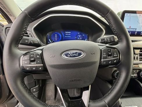 Used 2022 Ford Escape Titanium w/ Class II Trailer Tow Package image 22