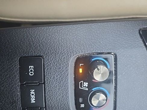 Used 2013 Toyota Avalon Limited FWD image 18