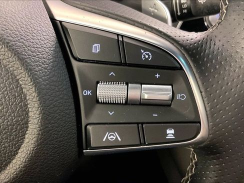 Used 2022 Genesis G70 2.0T RWD image 26