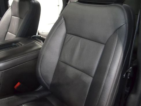 Used 2022 Chevrolet Tahoe Z71 w/ Luxury Package image 17