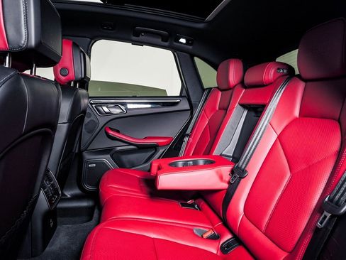 Certified 2025 Porsche Macan image 17