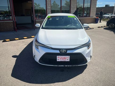 Used 2022 Toyota Corolla LE FWD image 2