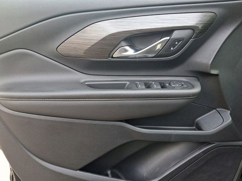 Certified 2022 GMC Terrain SLE w/ Driver Convenience Package image 12