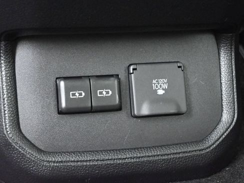 Used 2024 Toyota Highlander Platinum AWD/4WD image 19