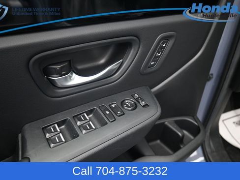 Used 2025 Honda Pilot TrailSport image 12