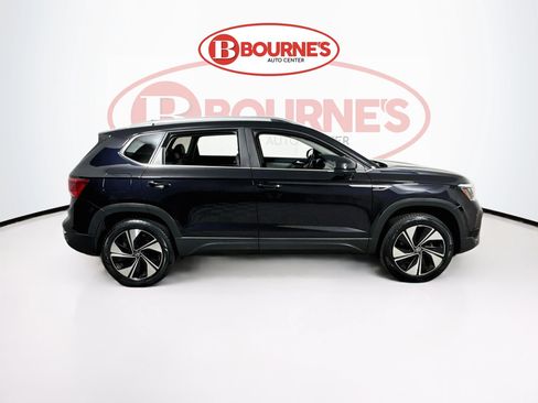Used 2023 Volkswagen Taos SE w/ Panoramic Sunroof Package AWD/4WD image 12