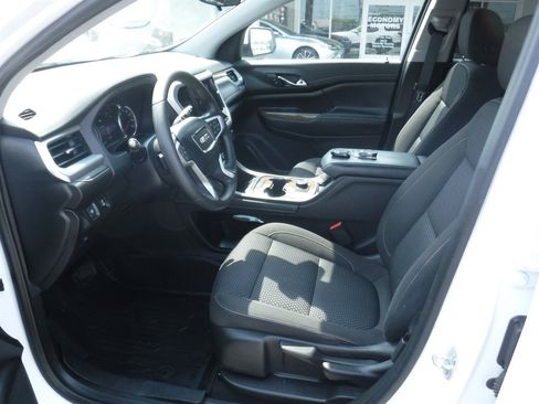 Used 2022 GMC Acadia SLE w/ LPO, Floor Liner Package FWD image 12