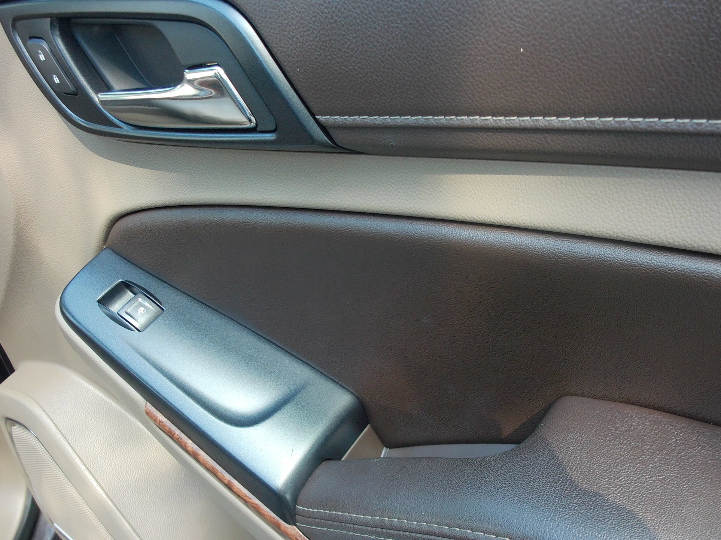 Used 2015 Chevrolet Suburban LTZ RWD image 48