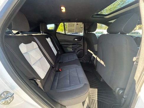 Used 2025 Chevrolet Trax RS w/ Sunroof Package image 22