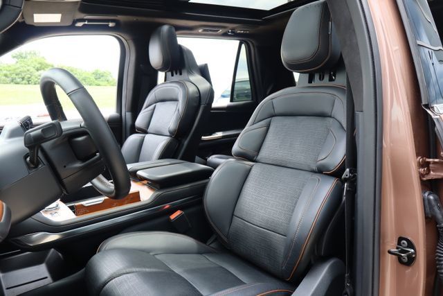 Used 2025 Lincoln Navigator Black Label AWD/4WD image 15