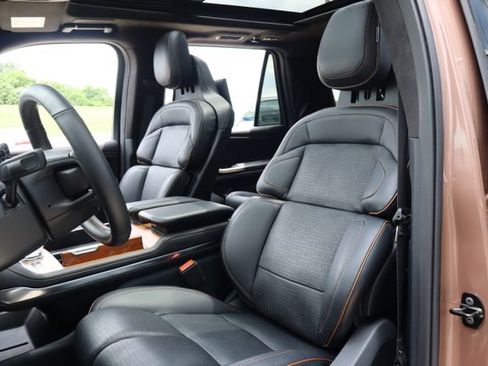 Used 2025 Lincoln Navigator Black Label AWD/4WD image 15