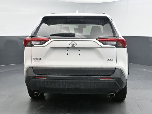 Used 2022 Toyota RAV4 XLE image 8