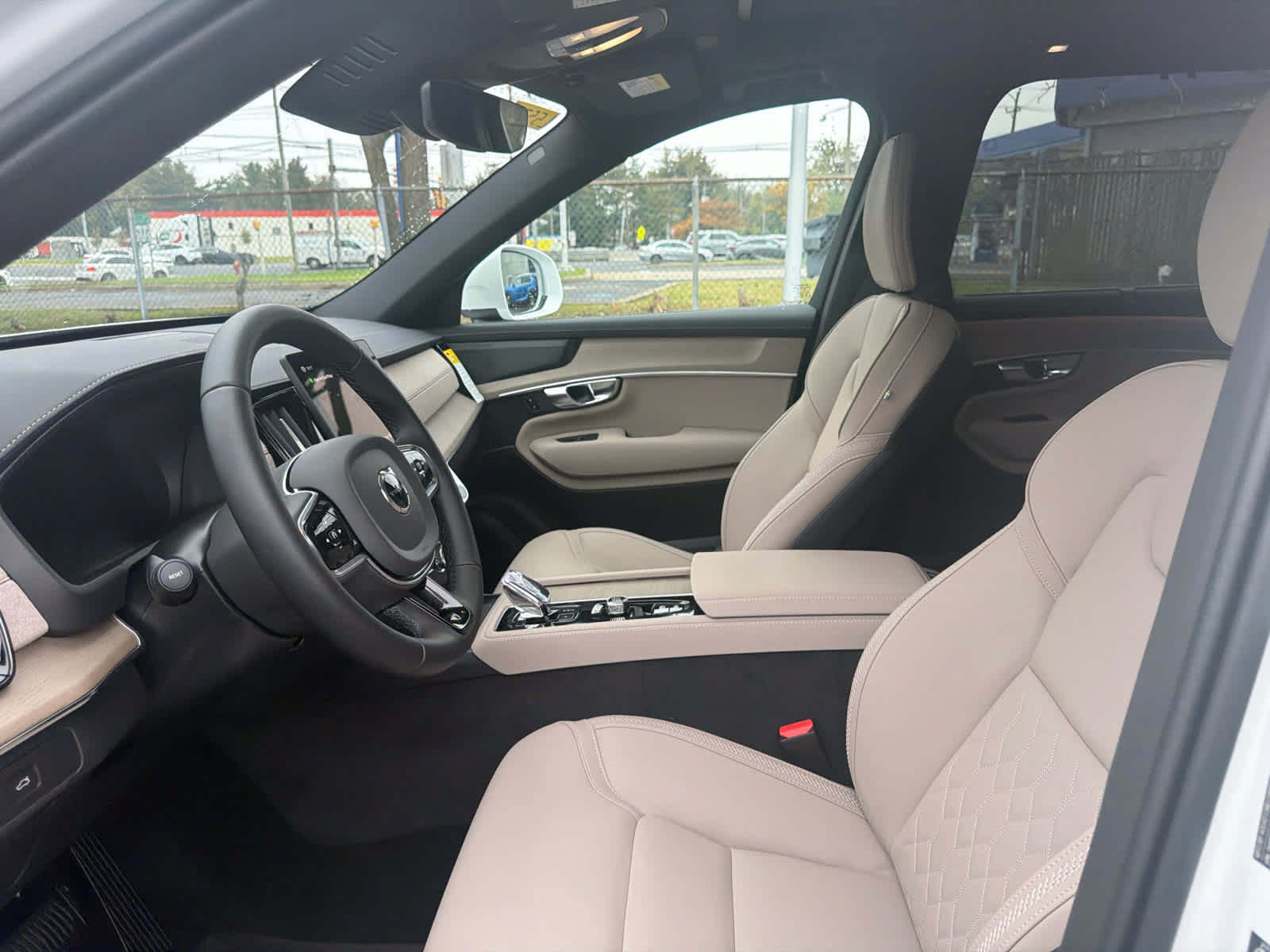 Used 2027 Volvo XC90 B6 Plus AWD/4WD image 13