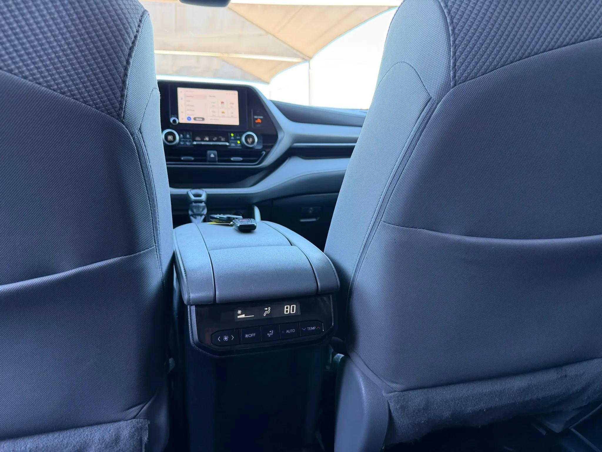 Used 2023 Toyota Highlander LE FWD image 28