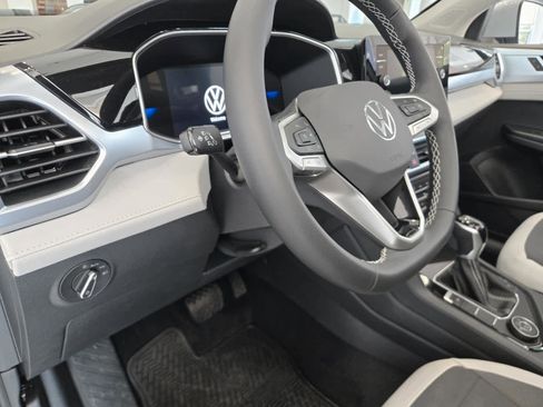 New 2026 Volkswagen Taos SE image 18