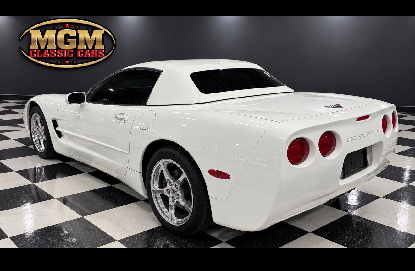 Used 2003 Chevrolet Corvette Convertible w/ Preferred Equipment Group1 RWD image 2