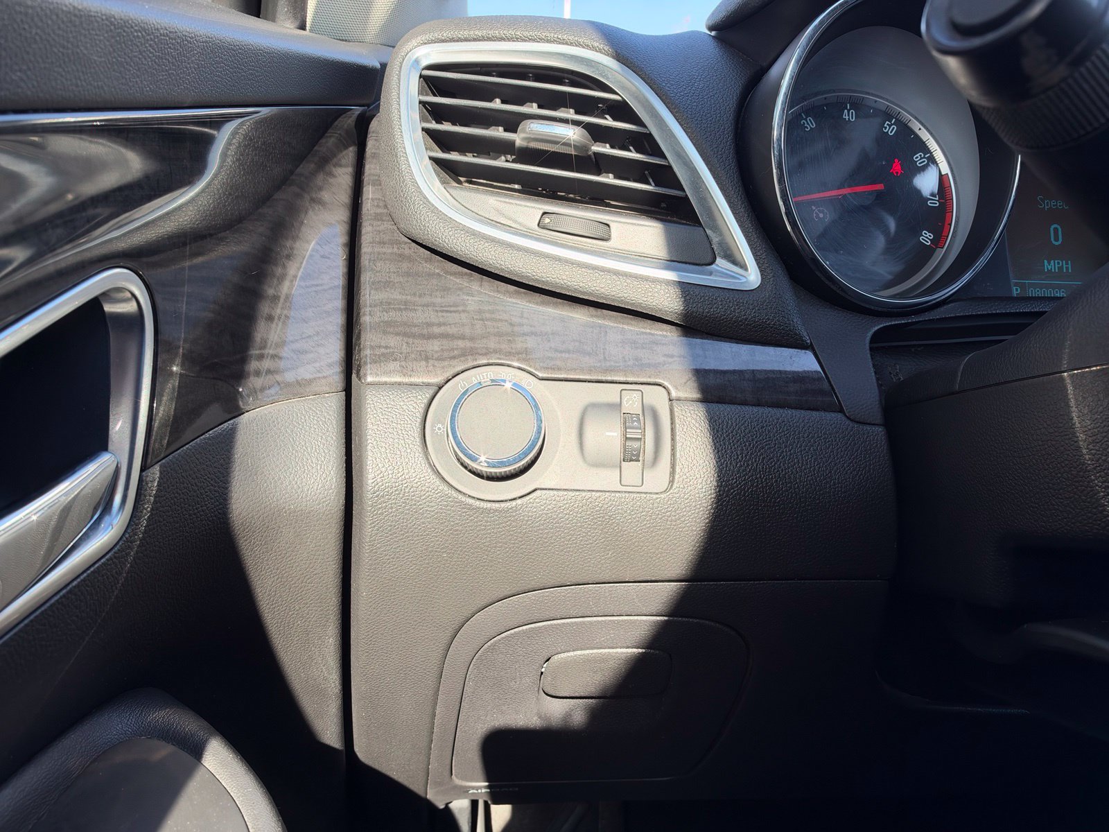 Used 2016 Buick Encore FWD image 19