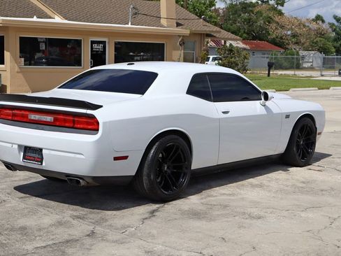 Used 2014 Dodge Challenger R/T RWD image 9