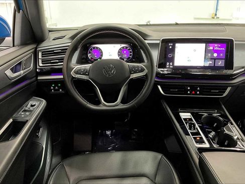 Used 2025 Volkswagen Atlas Cross Sport SEL image 8
