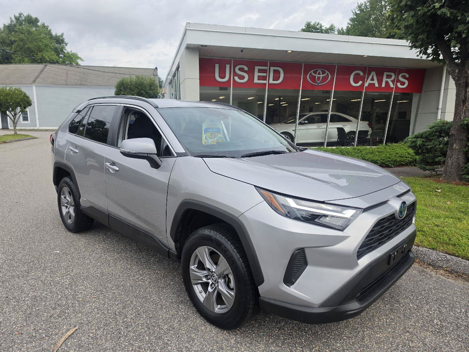 Certified 2023 Toyota RAV4 LE AWD/4WD image 1