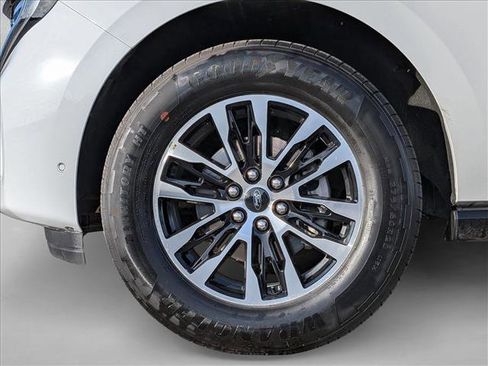 Used 2025 Ford Expedition Platinum image 24