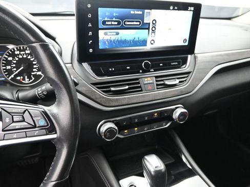 Used 2023 Nissan Altima 2.5 SV w/ SV Premium Package FWD image 25