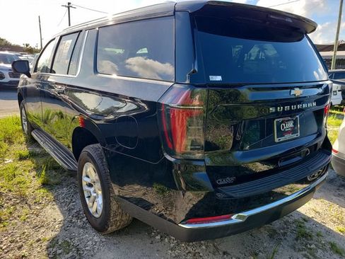 Used 2025 Chevrolet Suburban LS RWD image 2
