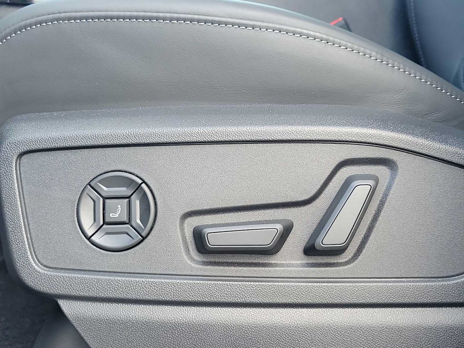 New 2026 Audi SQ5 Premium Plus AWD/4WD image 16