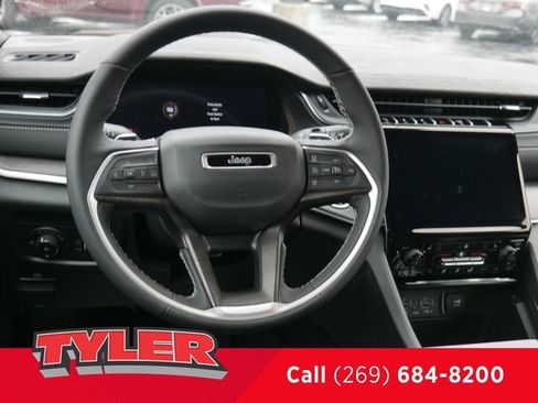 New 2025 Jeep Grand Cherokee Limited AWD/4WD image 40