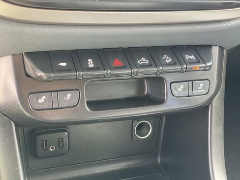 Used 2022 Chevrolet Colorado Z71 image 12