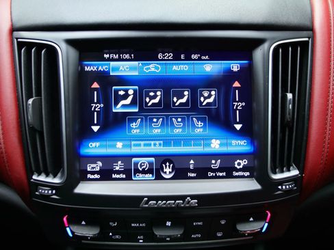 Used 2018 Maserati Levante S GranSport image 38