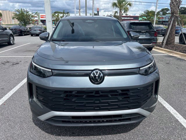 Certified 2026 Volkswagen Tiguan SE w/ Panoramic Sunroof Package FWD image 2