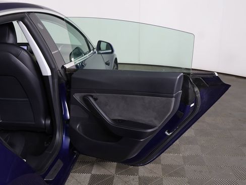 Used 2020 Tesla Model 3 Standard Range image 25