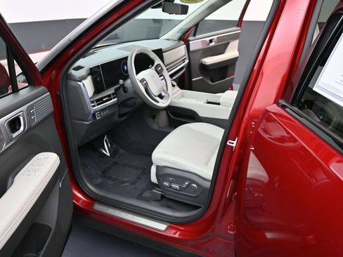 Used 2025 Hyundai Santa Fe Calligraphy FWD image 12