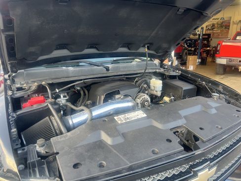 Used 2010 Chevrolet Silverado 1500 LT w/ Power Pack Plus AWD/4WD image 11