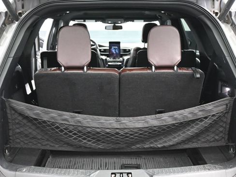 Used 2021 Ford Explorer Platinum w/ Equipment Group 601A AWD/4WD image 29
