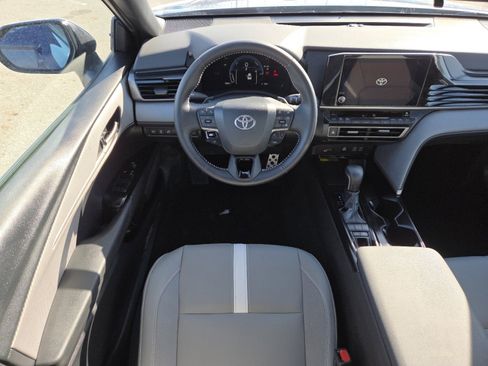 Used 2025 Toyota Camry SE image 21