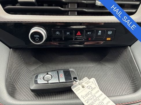 Used 2025 Ford Explorer Active AWD/4WD image 19