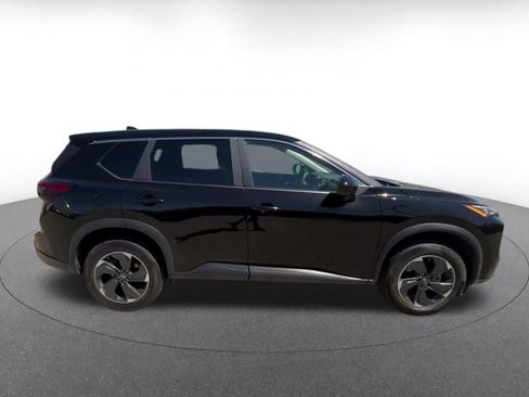 Used 2025 Nissan Rogue SV FWD image 13