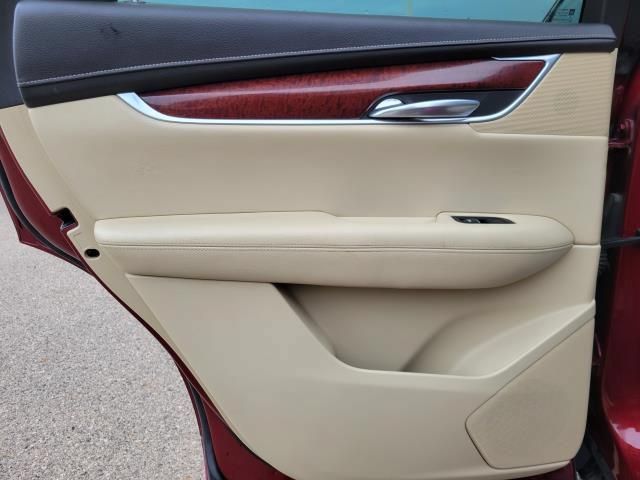 Used 2017 Cadillac XT5 Luxury w/ Driver Awareness Package AWD/4WD image 11
