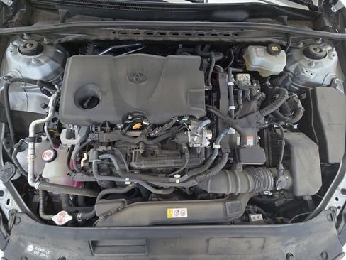 Used 2021 Toyota Camry LE image 29