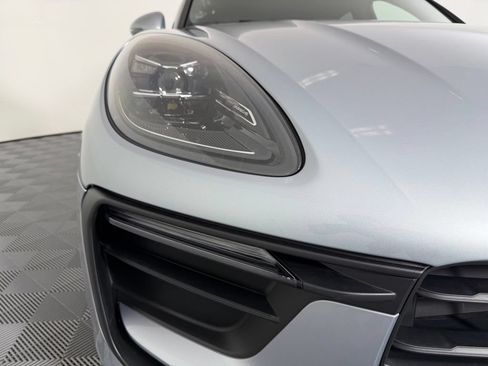 Certified 2024 Porsche Macan AWD/4WD image 9